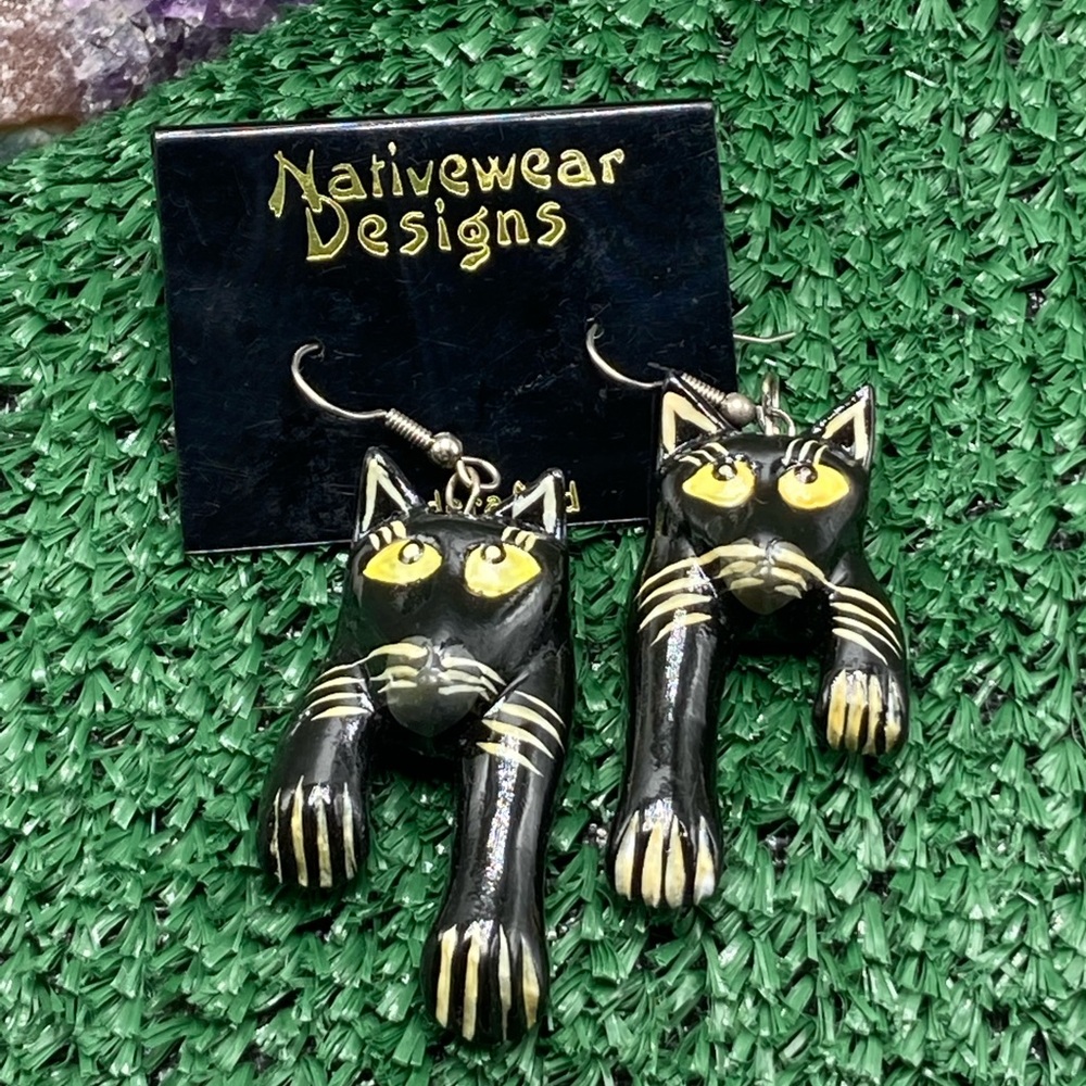#31 NWT Women’s Vintage artisan wood paint novelty earrings cat panther chill